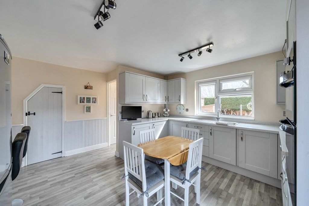 Property photo 2 of 13 14288521069B94453E9875