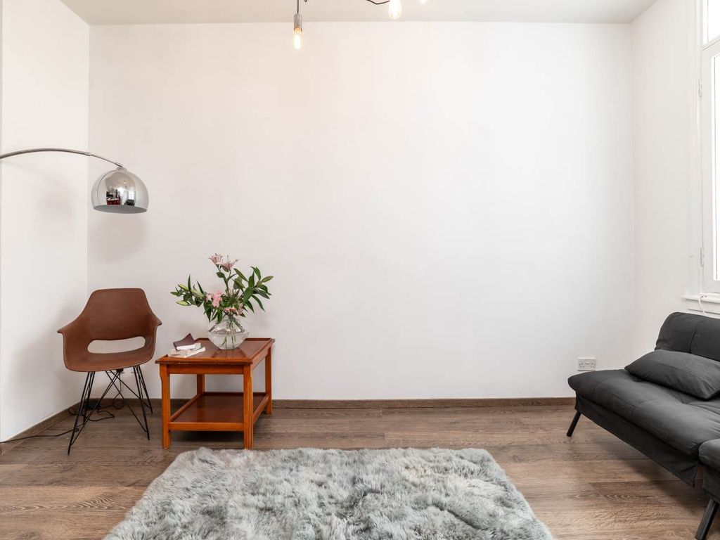 Property photo 3 of 14 78817_Sqft_22E_Adelphi-012