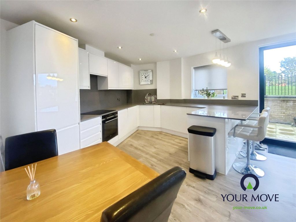 Property photo 2 of 17 Kitchen