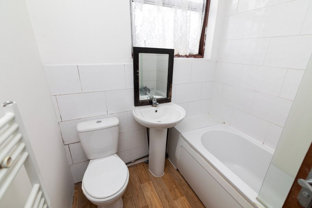 Property photo 3 of 4 Bathroom