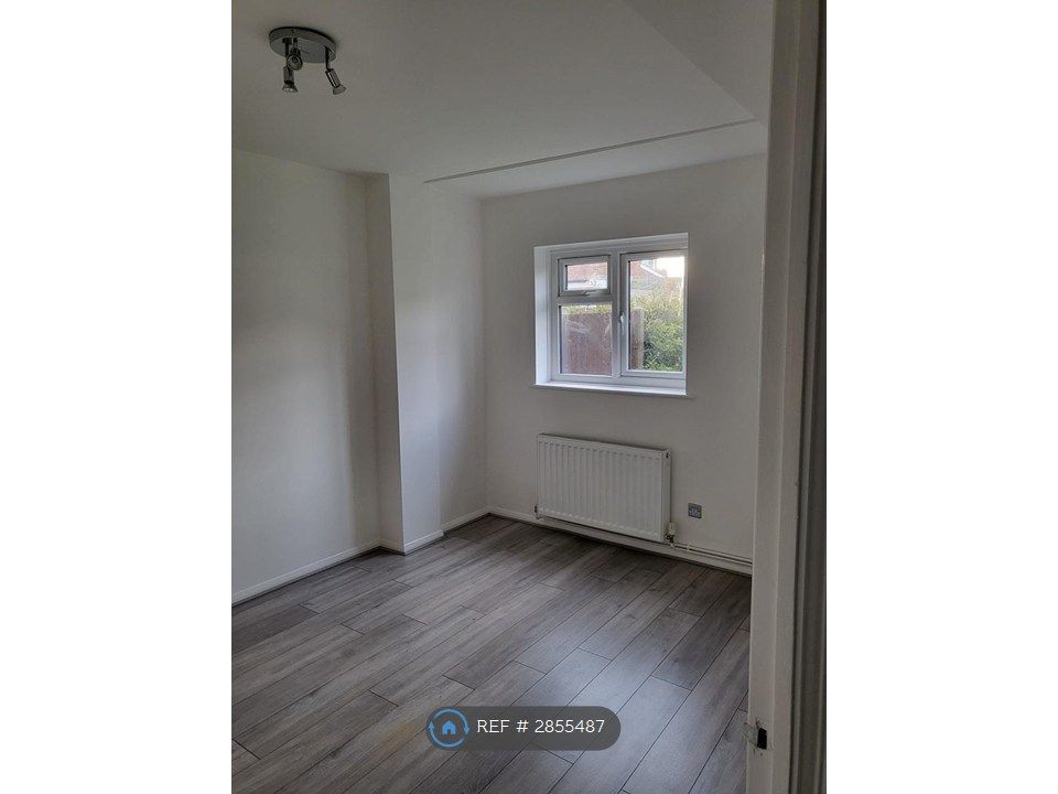 Property photo 2 of 6 Bedroom