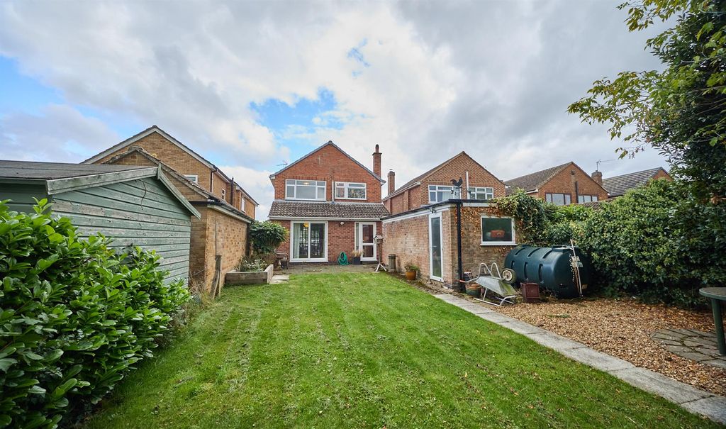 Property photo 3 of 15 Manor Crescent Stapleton 9.Jpg