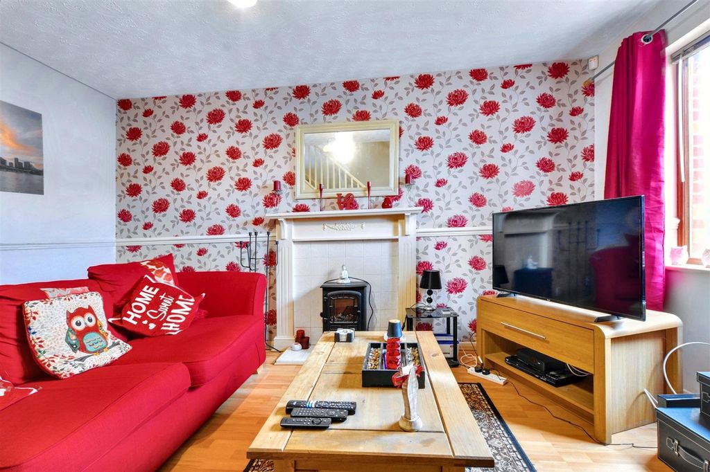 Property photo 2 of 17 Lounge_3.Jpeg