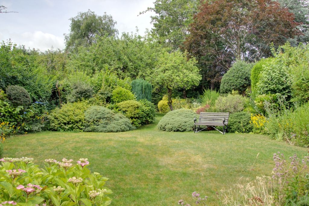 Property photo 2 of 15 Garden - Windy Arbour - Matt Clinton Ewemove Kenil