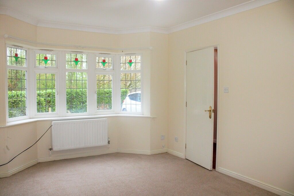 Property photo 3 of 27 Lounge.