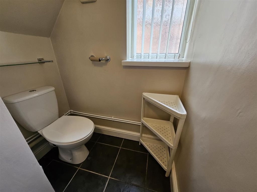 Property photo 2 of 9 Bathroom