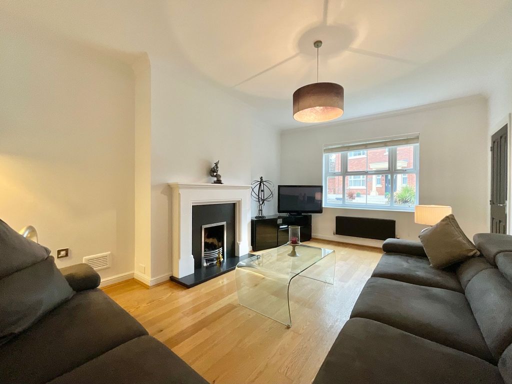 Property photo 3 of 40