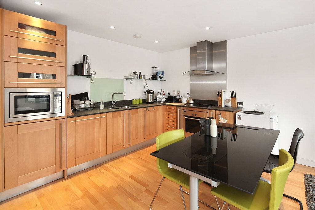 Property photo 1 of 10 Kitchen