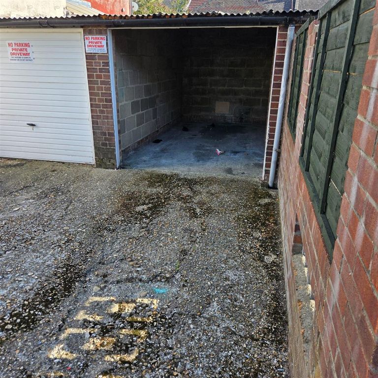 Property photo 3 of 5 Ceeb7616-d8A1-4Da7-Ab1A-0Def447E677F.Jpg