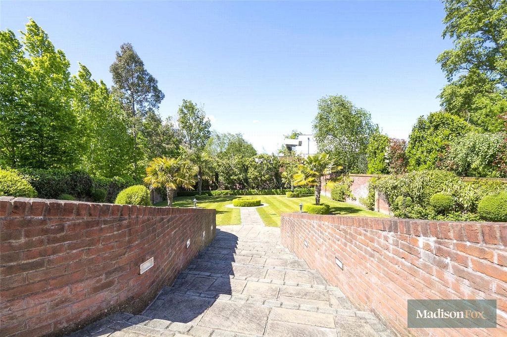 Property photo 3 of 26 Picture No. 21