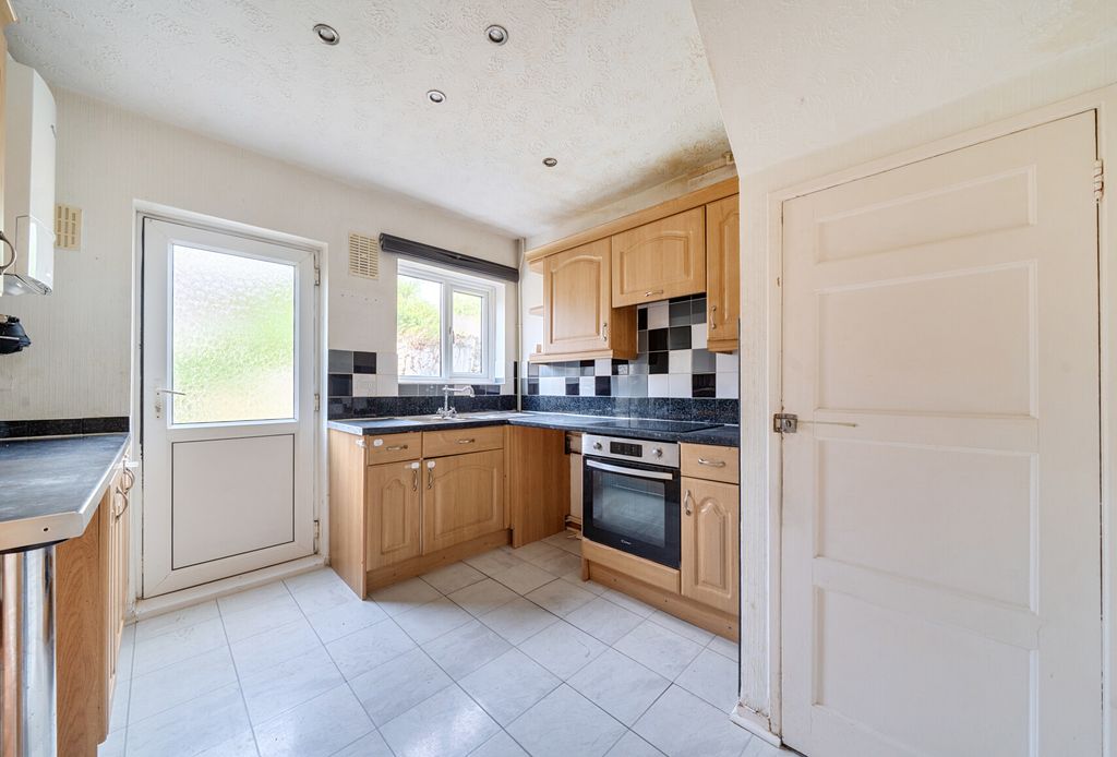 Property photo 3 of 17 1450184-2-69E7529...