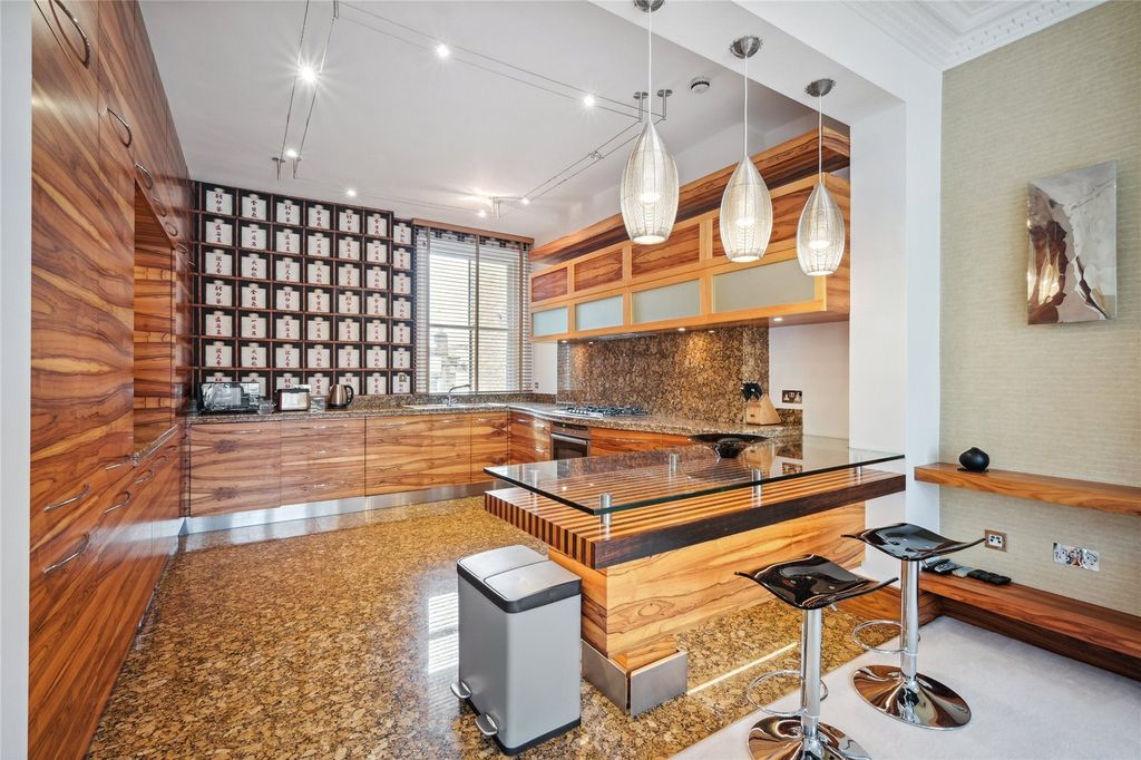Property photo 1 of 11 Kitchen