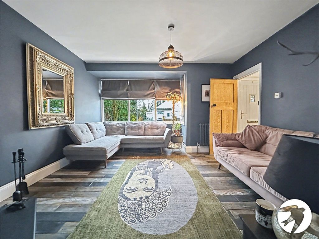 Property photo 3 of 18 Living Room