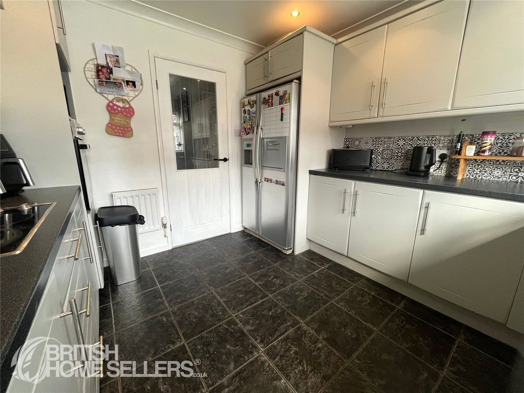 Property photo 2 of 17 Picture No. 16