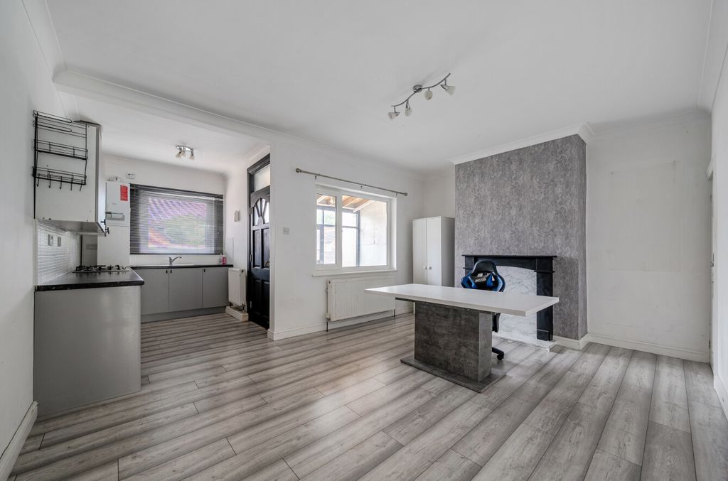 Property photo 2 of 19 1496839-12-6A6723...