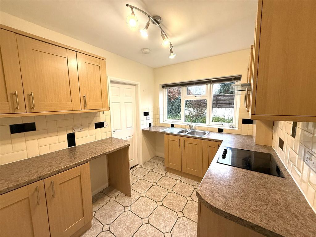 Property photo 2 of 14 Farm Close 5.Jpg