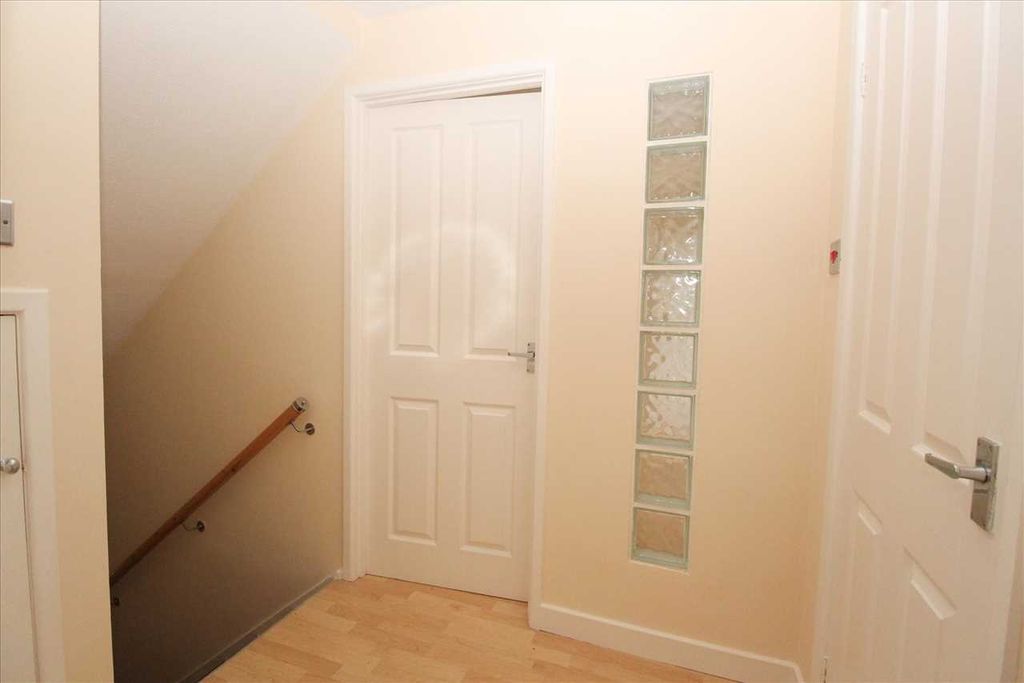 Property photo 3 of 8 Landing