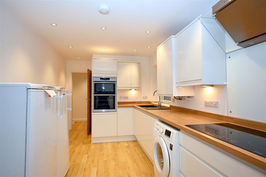 Property photo 2 of 14 Kitchen