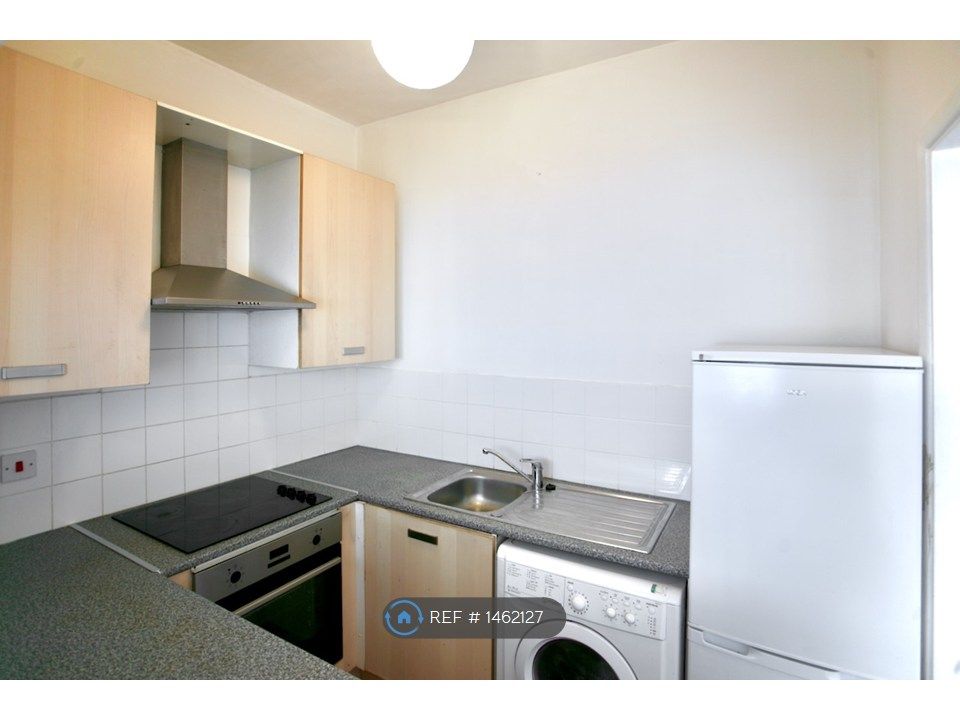 Property photo 3 of 10 Kitchen