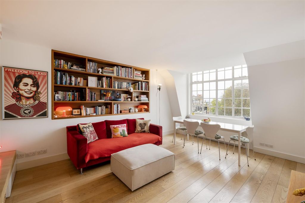 Property photo 2 of 23 Maskells-F13 Airlie Gardens-15_Hi.Jpg