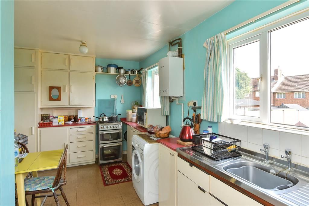 Property photo 3 of 9 Kitchen