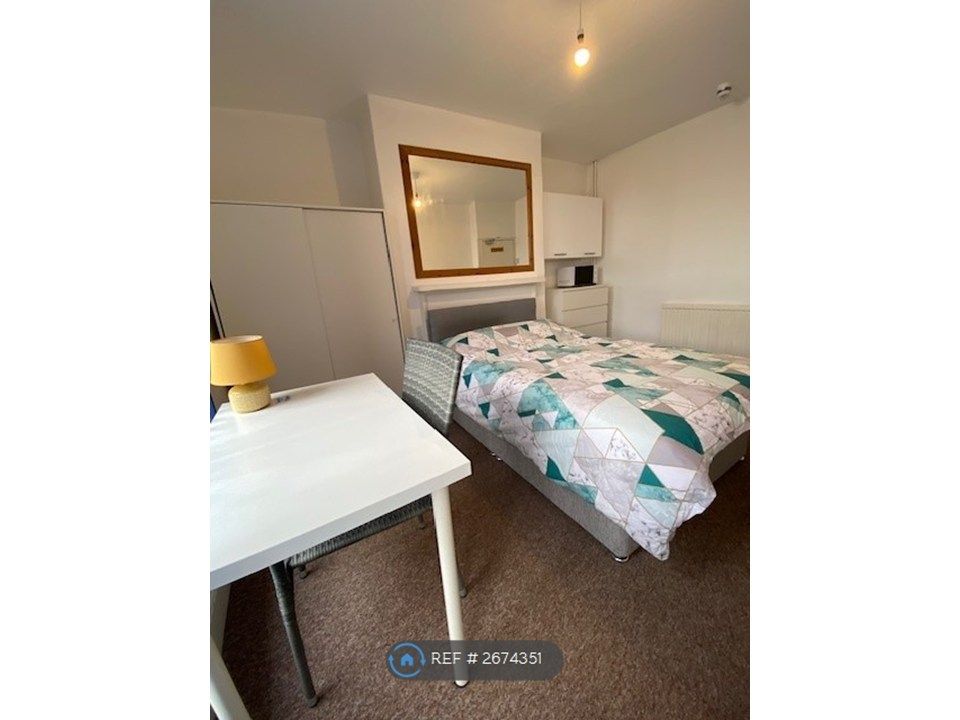 Property photo 1 of 8 Bedroom