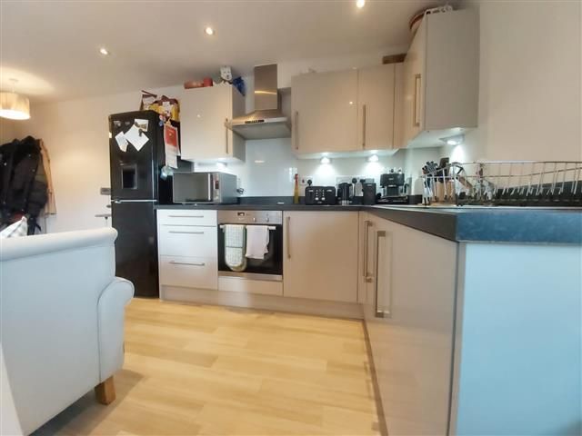 Property photo 3 of 11 Kitchen