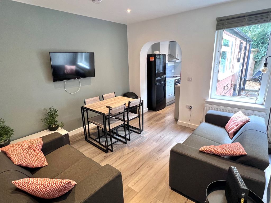 Property photo 3 of 7 Gibbeson Communal 2