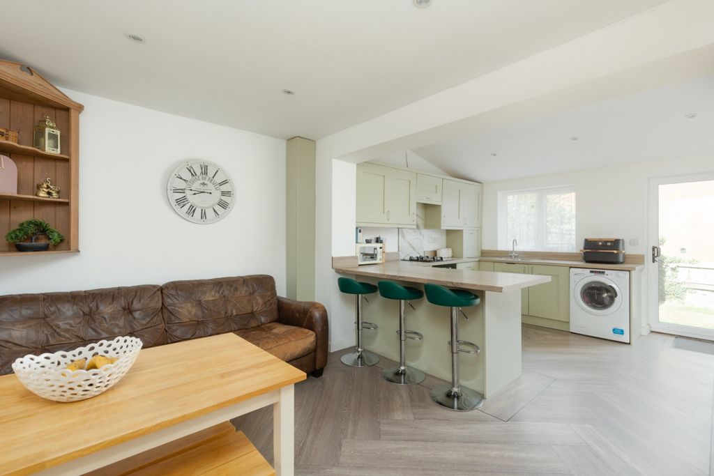Property photo 3 of 17 4483797
