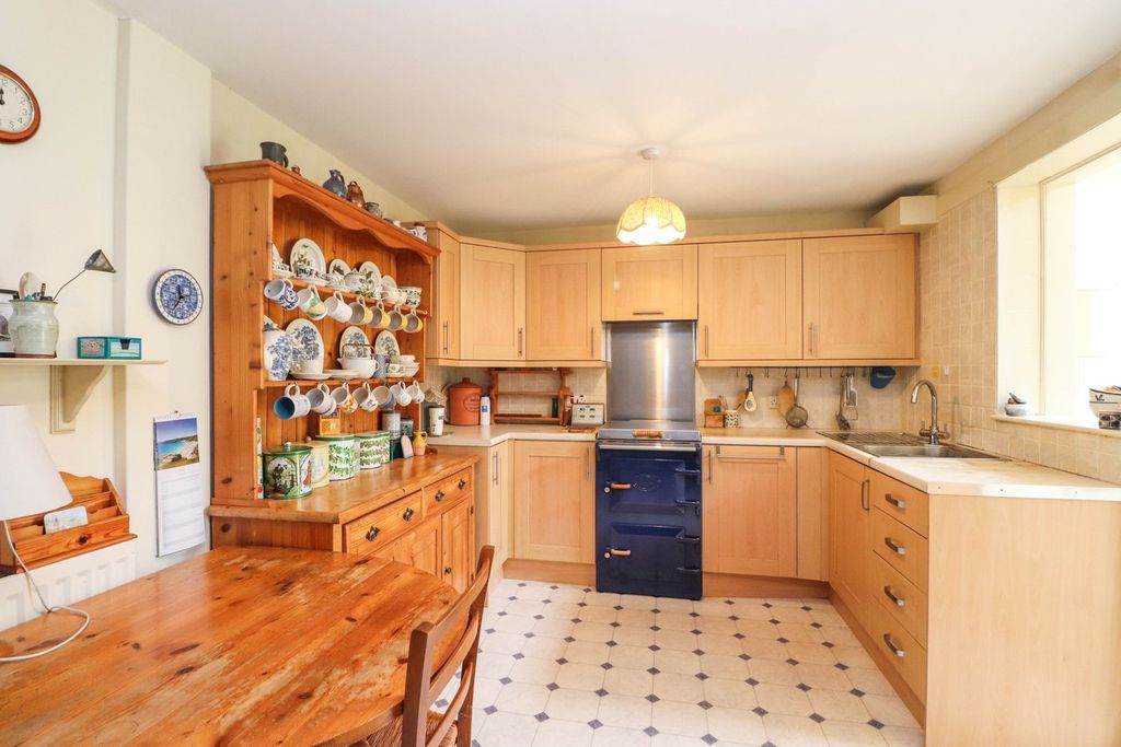Property photo 3 of 16 Dining Kitchen