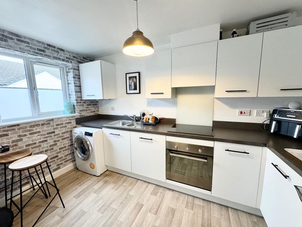 Property photo 2 of 9 Kitchen