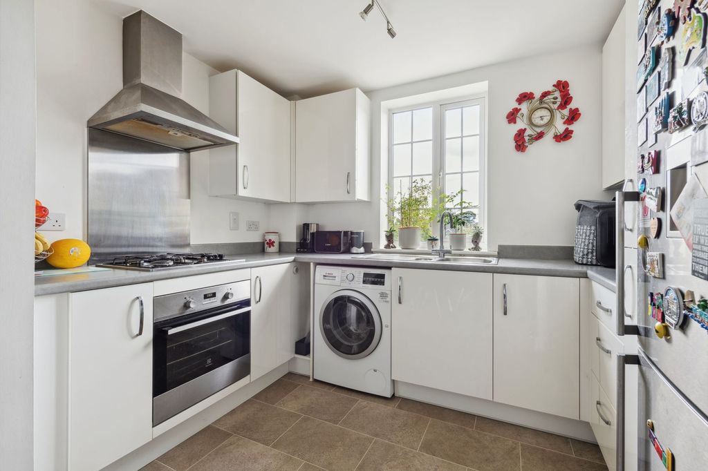 Property photo 1 of 13 Kitchen (2)