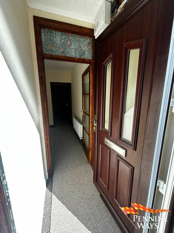 Property photo 2 of 9 Entrance 