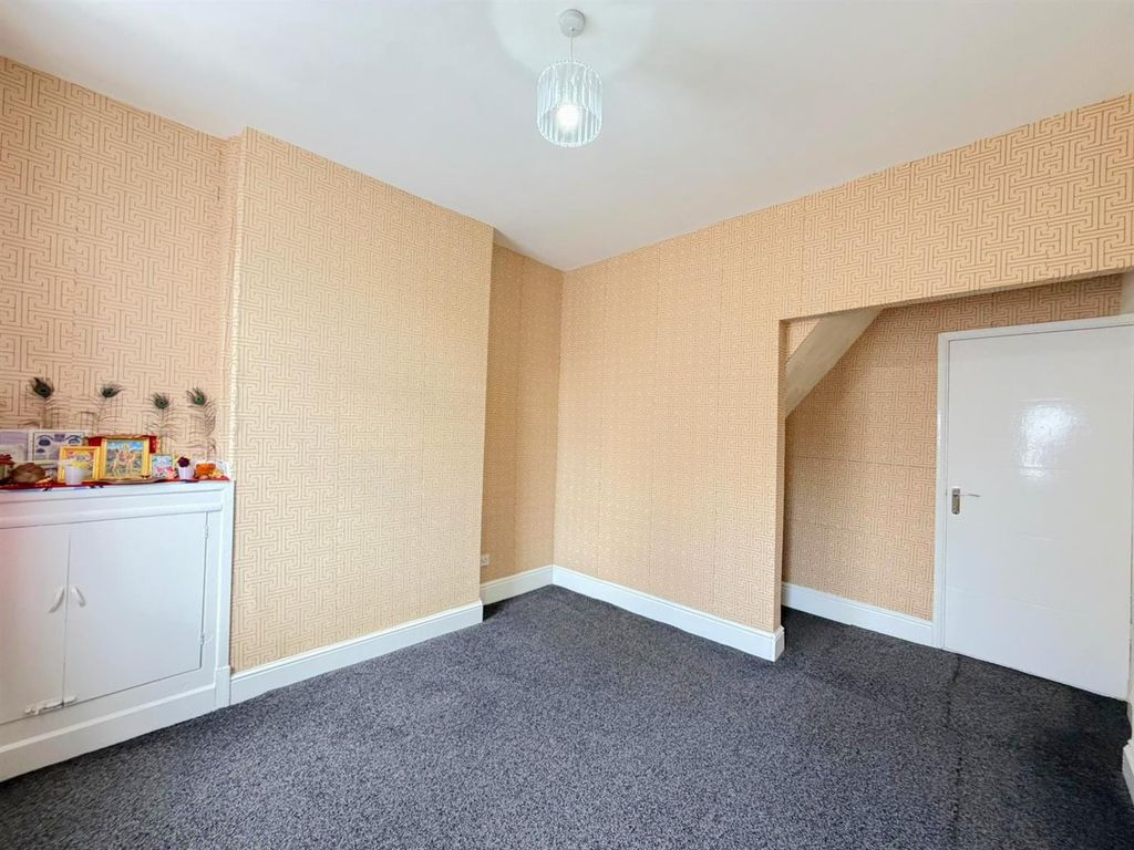 Property photo 3 of 14 Sitting Room