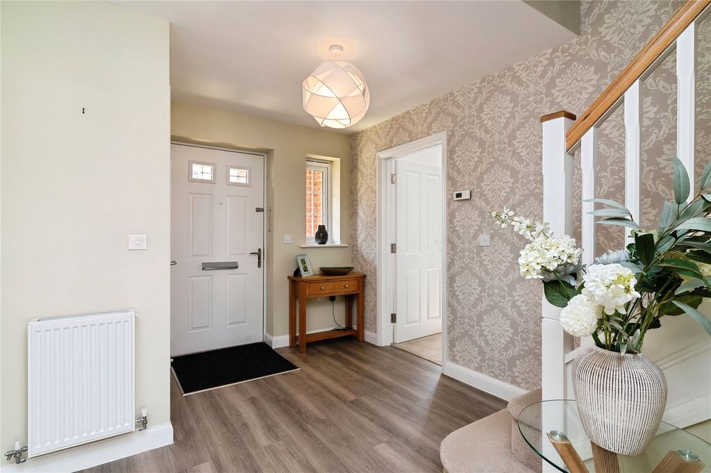 Property photo 2 of 25 Entrance Hall
