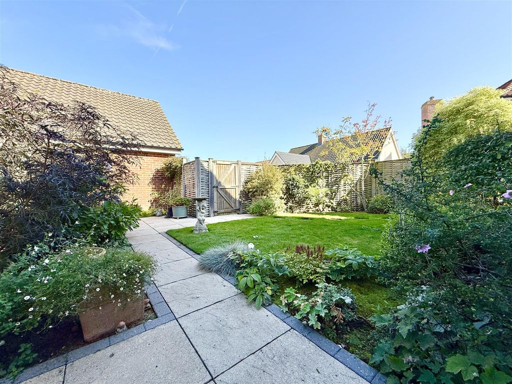 Property photo 2 of 24 Garden