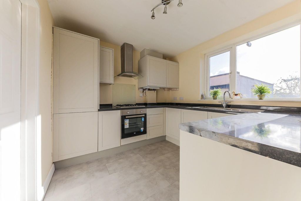 Property photo 3 of 15 Kitchen