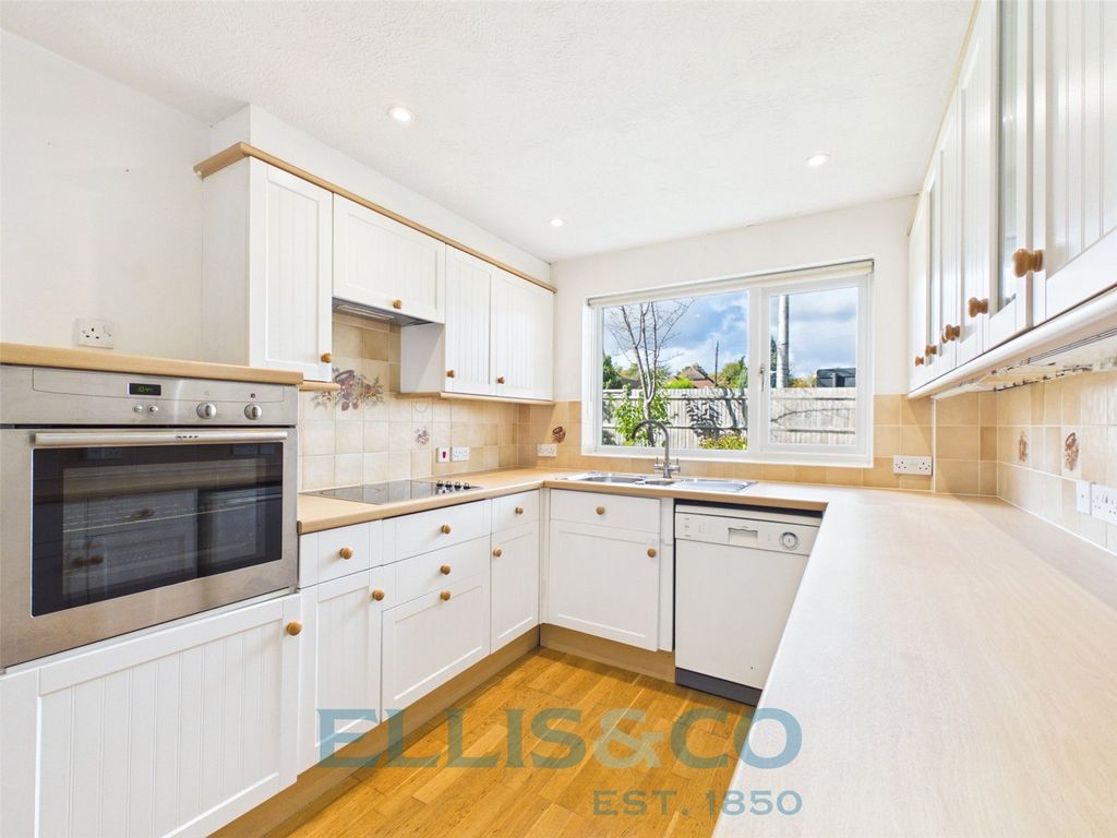 Property photo 2 of 17 Picture No. 14