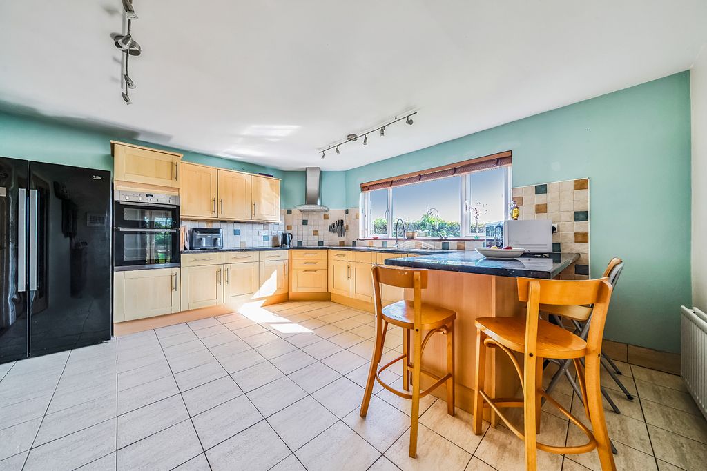 Property photo 2 of 25