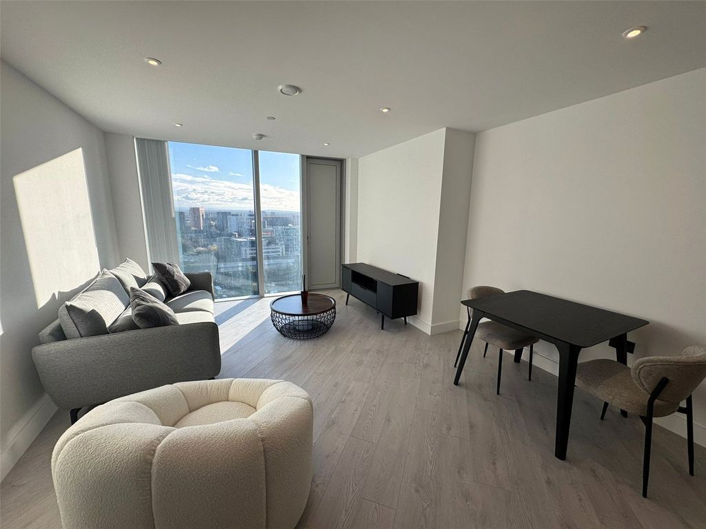 Property photo 3 of 17 Picture No. 05