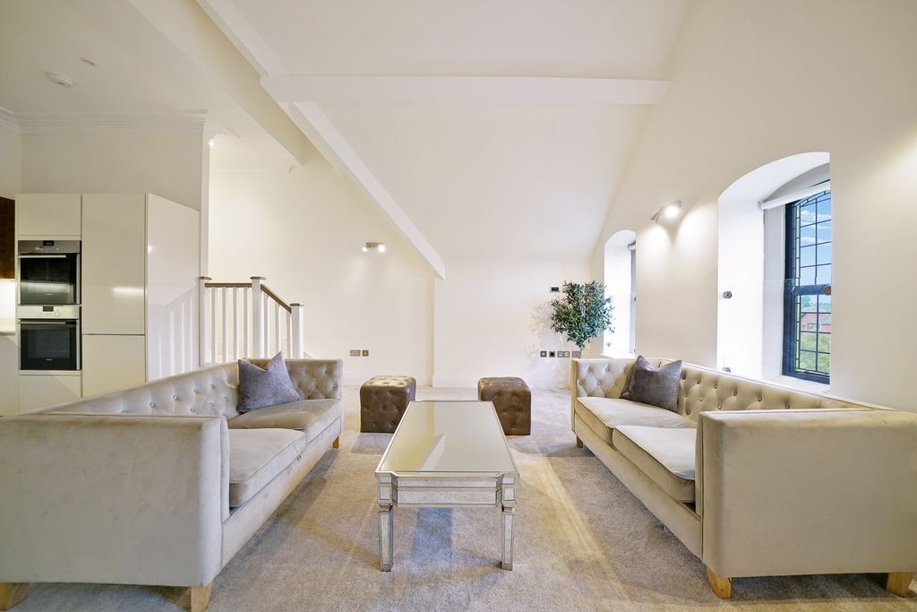 Property photo 1 of 18 3 Bedroom Flat For Rent