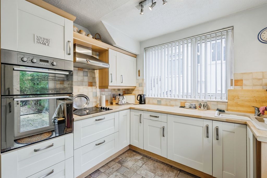 Property photo 3 of 27