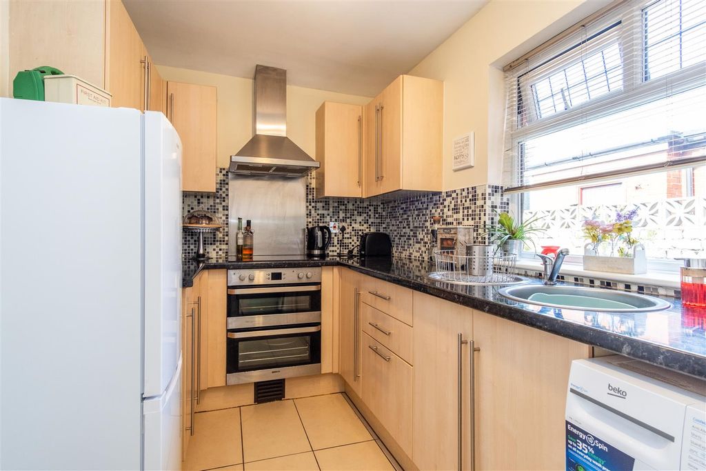 Property photo 3 of 22 Kitchen