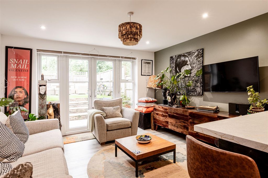 Property photo 2 of 15 71 Weavers Mead-9.Jpg