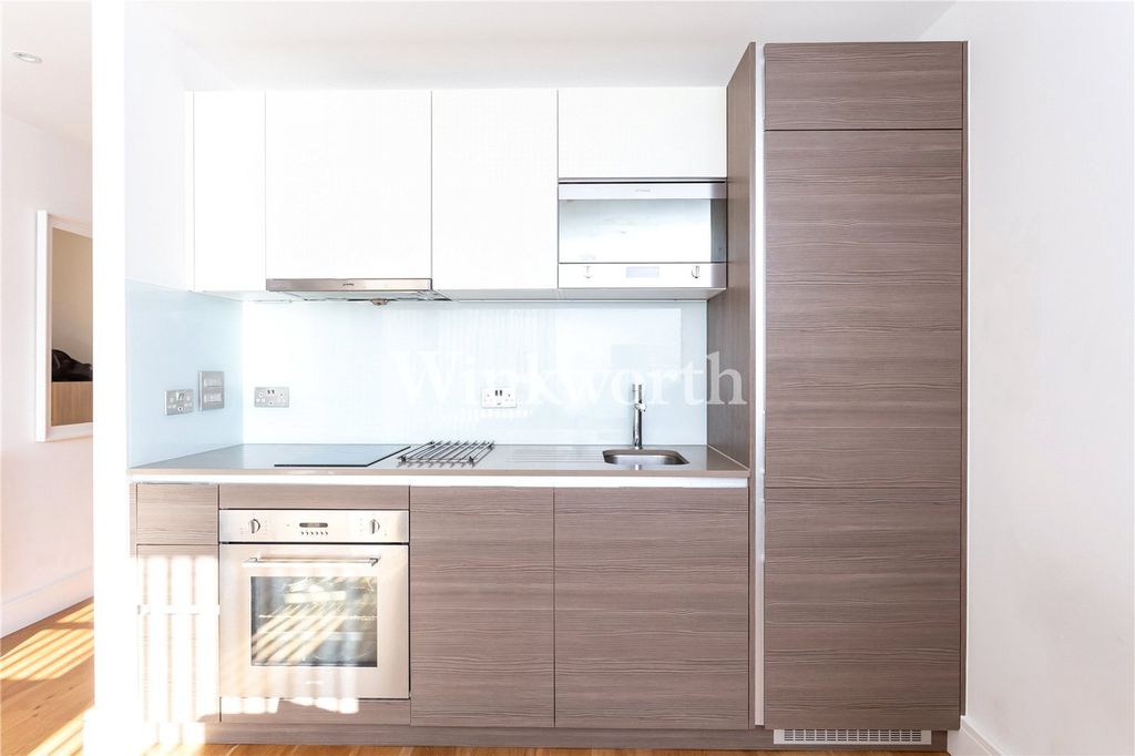 Property photo 3 of 7 Kitchen