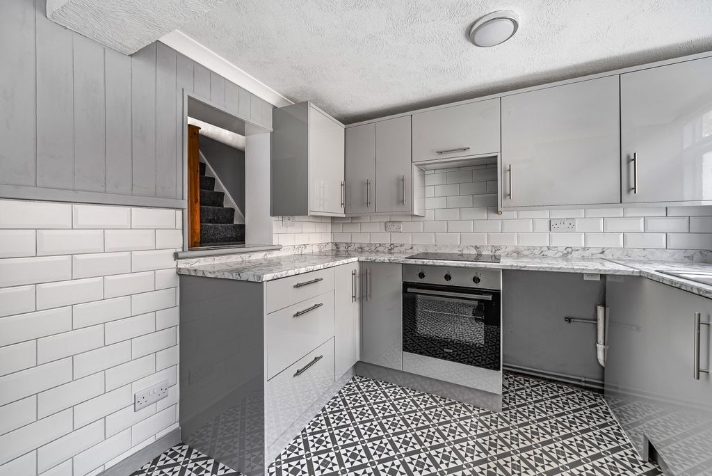 Property photo 2 of 17 Kitchen