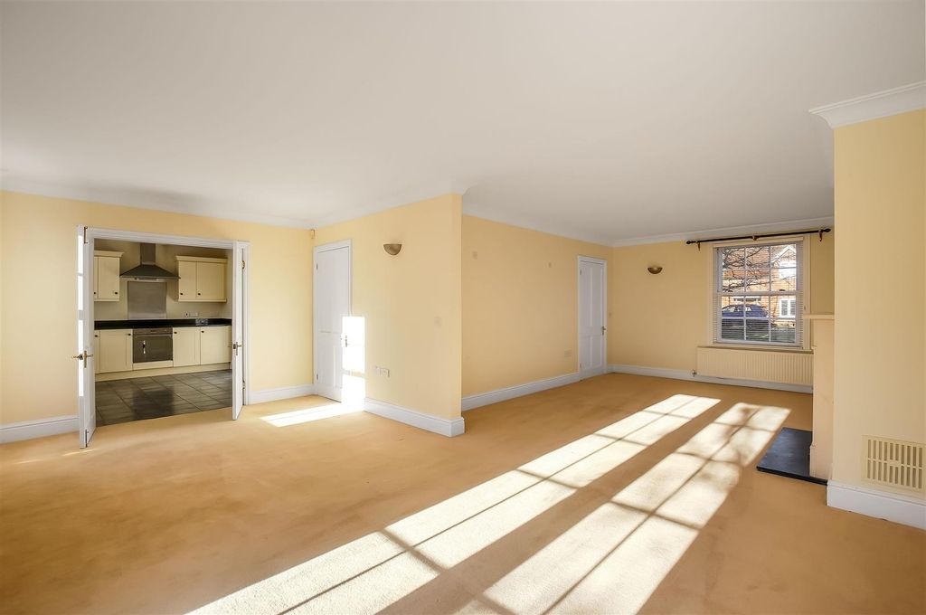 Property photo 3 of 10 Living Room