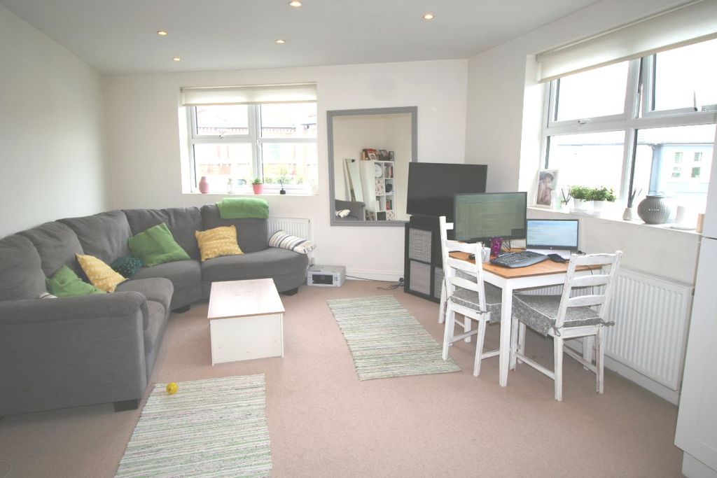 Property photo 1 of 5