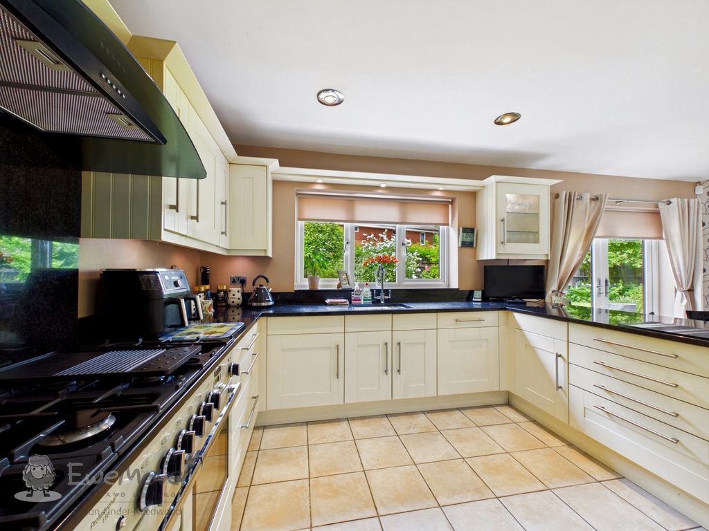 Property photo 2 of 24 Kitchen c