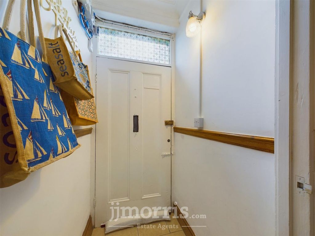 Property photo 3 of 34 Cam03686G0-Pr0158-Still010.Jpg